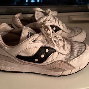 Saucony Men’s 7.5 white